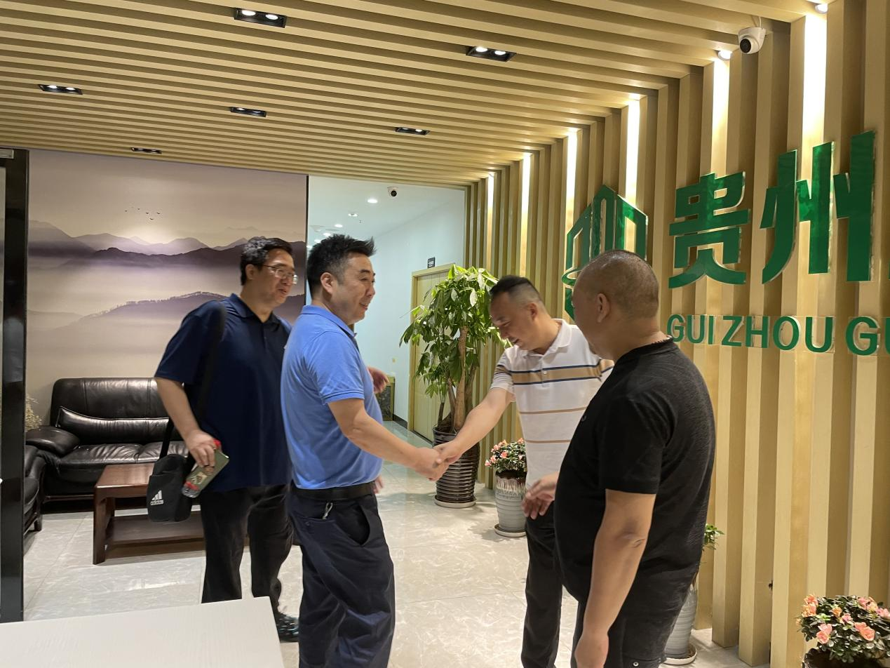 觀(guān)山湖區(qū)委人大常委會(huì)領(lǐng)導(dǎo)就構(gòu)建“親”、“清” 新型政商關(guān)系對(duì)企業(yè)發(fā)展情況 到我司進(jìn)行實(shí)地走訪(fǎng)